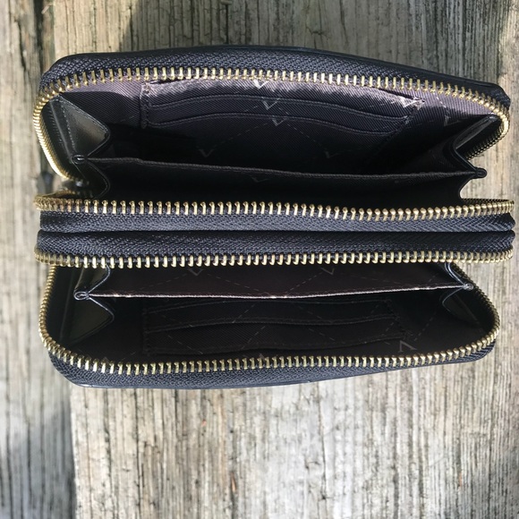 Vince Camuto”Ada” Leather Wristlet🌟💕 - Picture 6 of 8